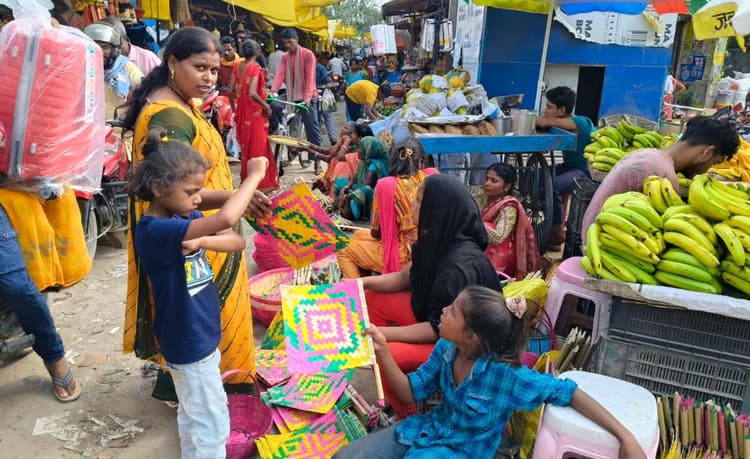 Sheohar News: वट सावित्री पूजा को लेकर शिवहर के बाजारों में रौनक, इस बार शनि जयंती के साथ बन रहा दुर्लभ संयोग