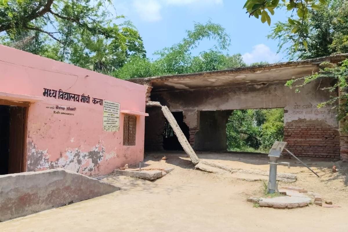 Sitamadhi News belsand school infrastructure crisis manchi kanya vidayalaya report
