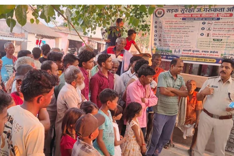 सीतामढ़ी: डुमरा में चला यातायात जागरूकता अभियान, सुरक्षा नियमों पर दिया जोर