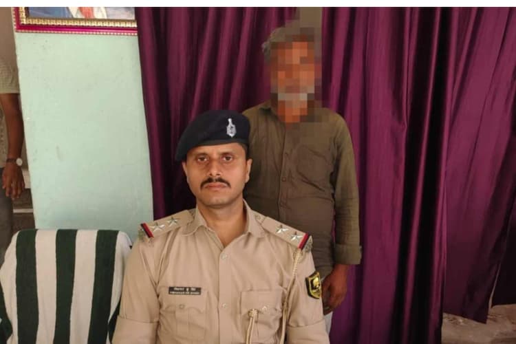 सीतामढ़ी: आर्म्स और जिंदा कारतूस के साथ शातिर गिरफ्तार, भेजा गया जेल