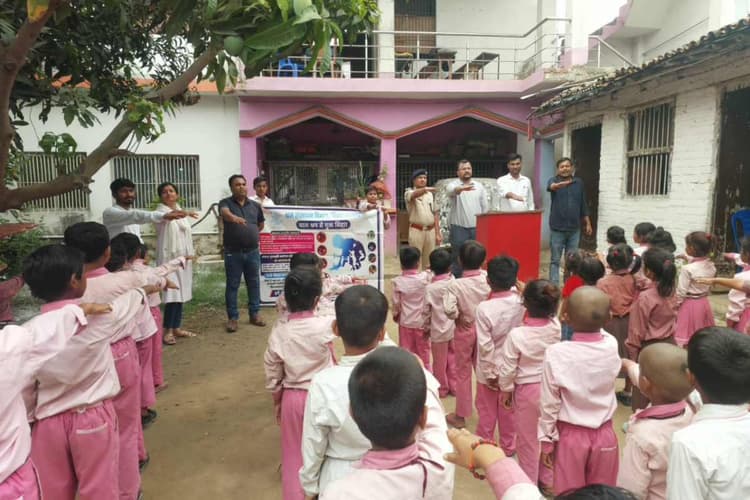 सीतामढ़ी: बाल श्रम के खिलाफ बड़ी पहल, स्कूली बच्चों ने लिया चाइल्ड हेल्पलाइन 1098 का संकल्प