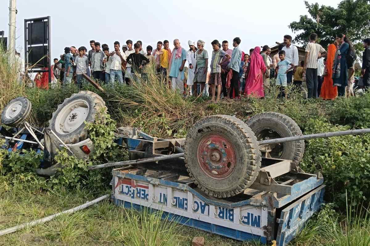 Sitamarhi News bokhra tractor trolley accident three injured