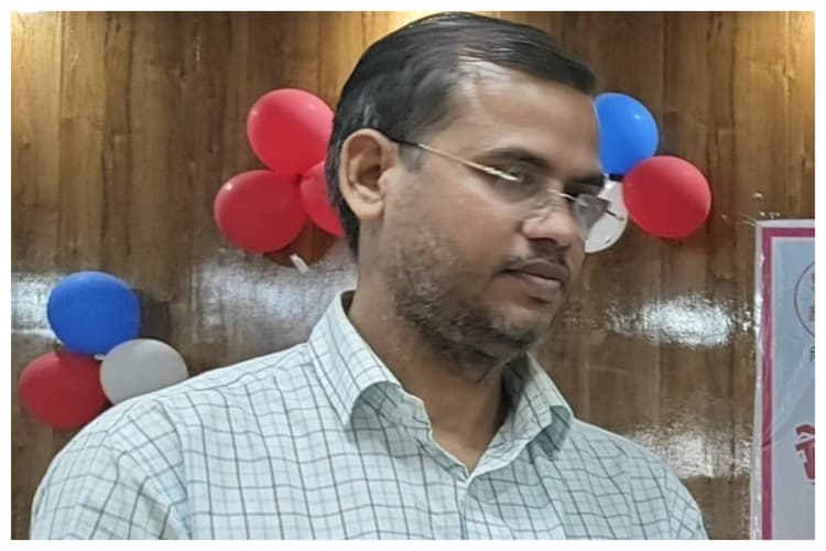 Sitamarhi News: छुट्टियों में भी नहीं मिलेगी शिक्षकों को राहत, डीईओ ने मुख्यालय छोड़ने पर लगाई पूर्ण रोक