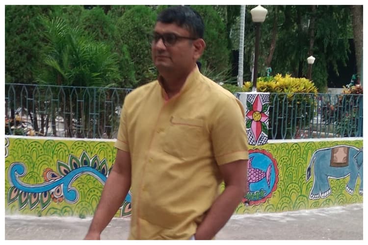 Sitamarhi News: समाहरणालय में 'नो व्हीकल डे' की धूम, गाड़ियों को छोड़ पैदल दफ्तर पहुंचे प्रभारी डीएम और अफसर