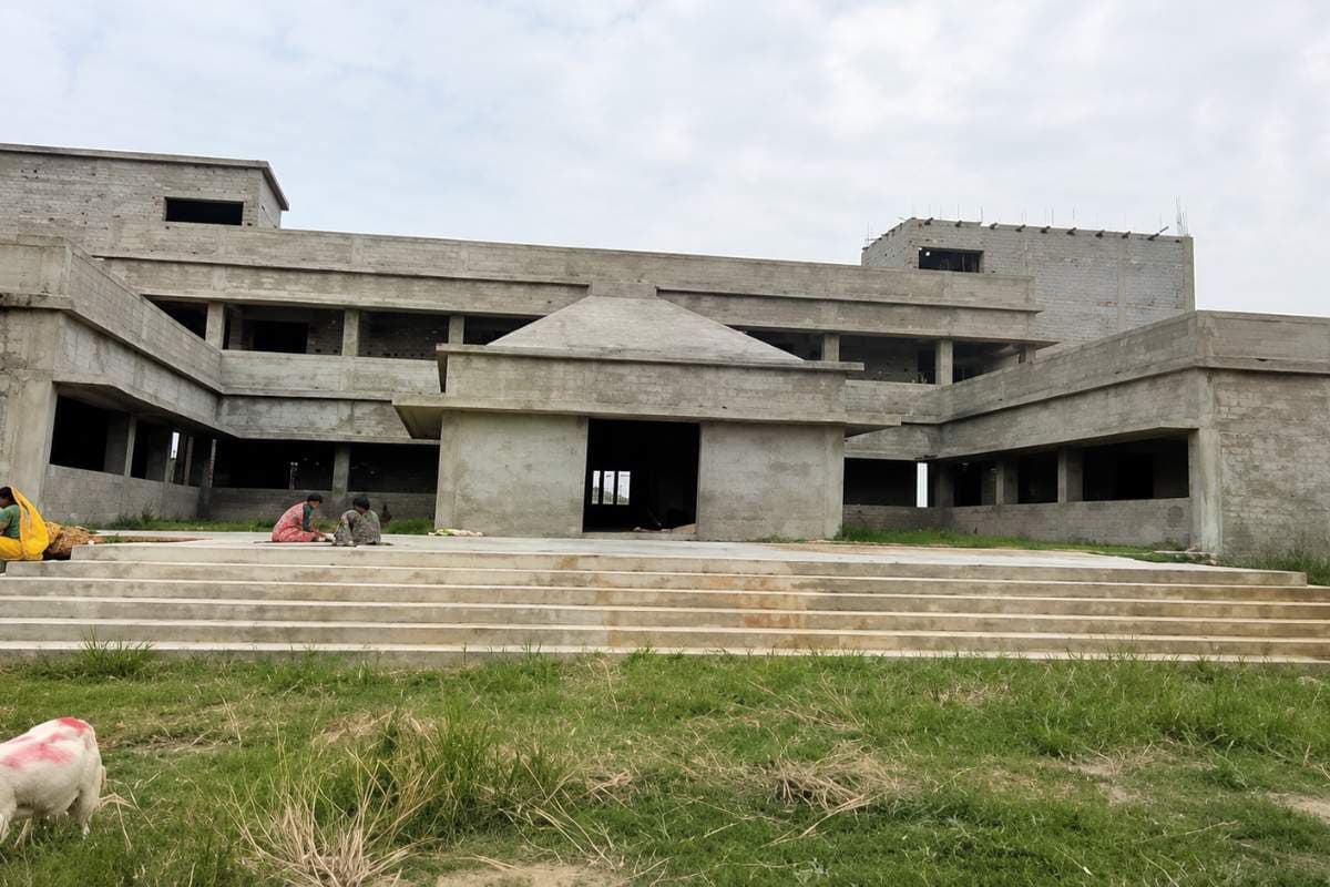 Sitamarhi News jagdar panchayat sarkar bhawan delay parihar administration neglect