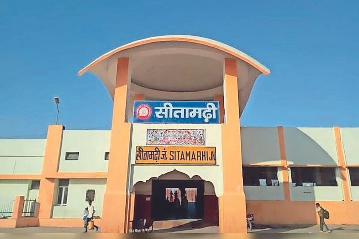 Sitamarhi News junction railway colony water tank overflow wastage thousands liters