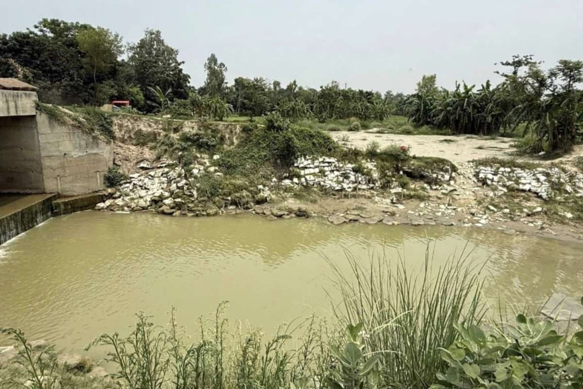 सीतामढ़ी: लखनदेई तटबंध टूटा, इन गांवों पर मंडराने लगा बाढ़ का खतरा