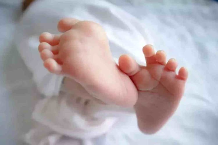 Sitamarhi News: लखनदेई नदी में सफाई के दौरान मिला नवजात का शव, जांच में जुटी पुलिस