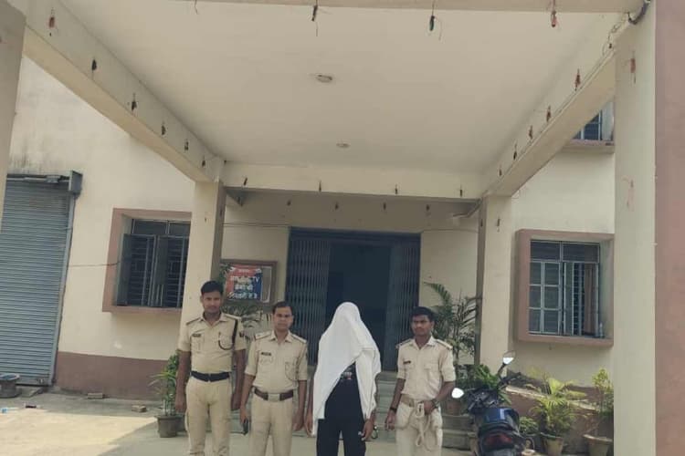 सीतामढ़ी: 25 हजार का इनामी बदमाश तमिलनाडु से गिरफ्तार, पुलिस को मिली बड़ी कामयाबी