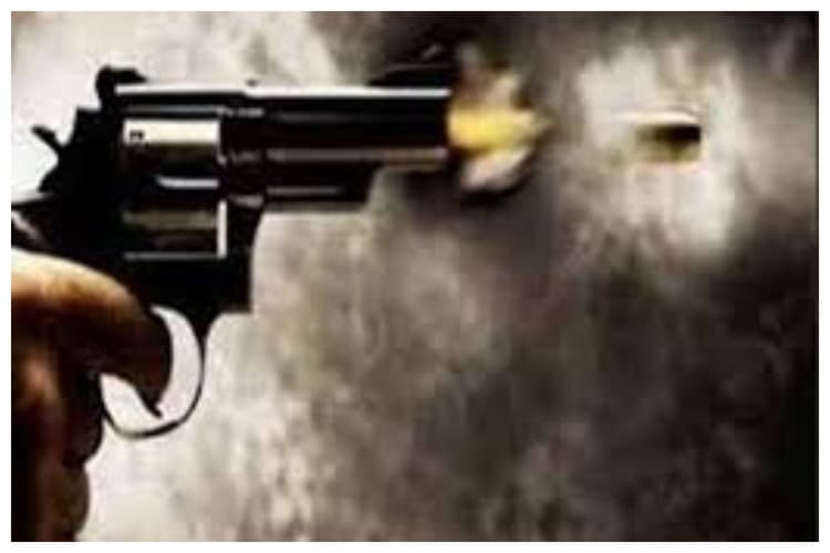Sitamarhi News: सीतामढ़ी में बेखौफ अपराधी, युवती को घर के पास मारी गोली