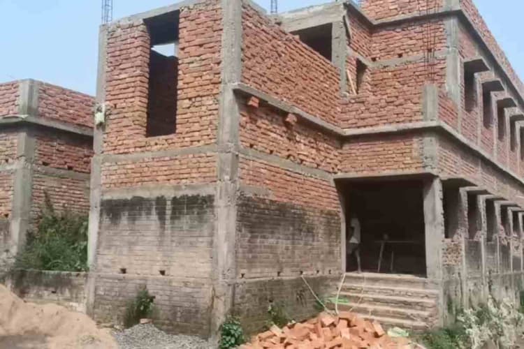सीतामढ़ी: पुपरी में आठ साल बाद भी अधूरा पड़ा पंचायत सरकार भवन, कार्रवाई की मांग