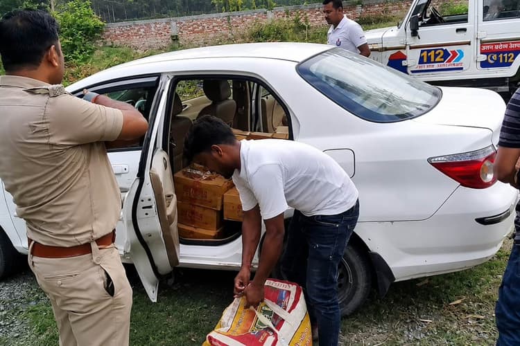 Sitamarhi News: सहियारा पुलिस की बड़ी कार्रवाई, 1104 लीटर नेपाली शराब के साथ दो तस्कर गिरफ्तार