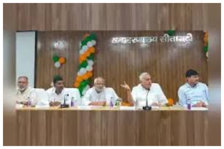 सीतामढ़ी जिला प्रशासन अलर्ट मोड पर: संभावित बाढ़ और सुखाड़ को लेकर प्रभारी सचिव ने की महा-समीक्षा