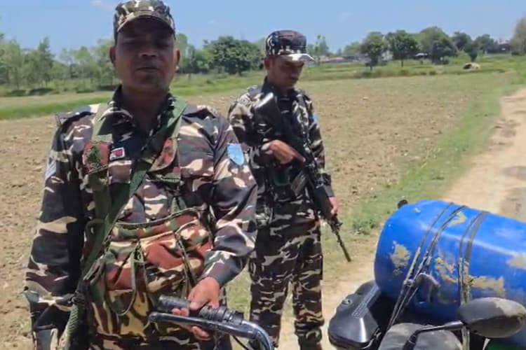 Sitamarhi: नेपाल बॉर्डर पर SSB की बड़ी कार्रवाई, नेपाली शराब के साथ तस्कर गिरफ्तार