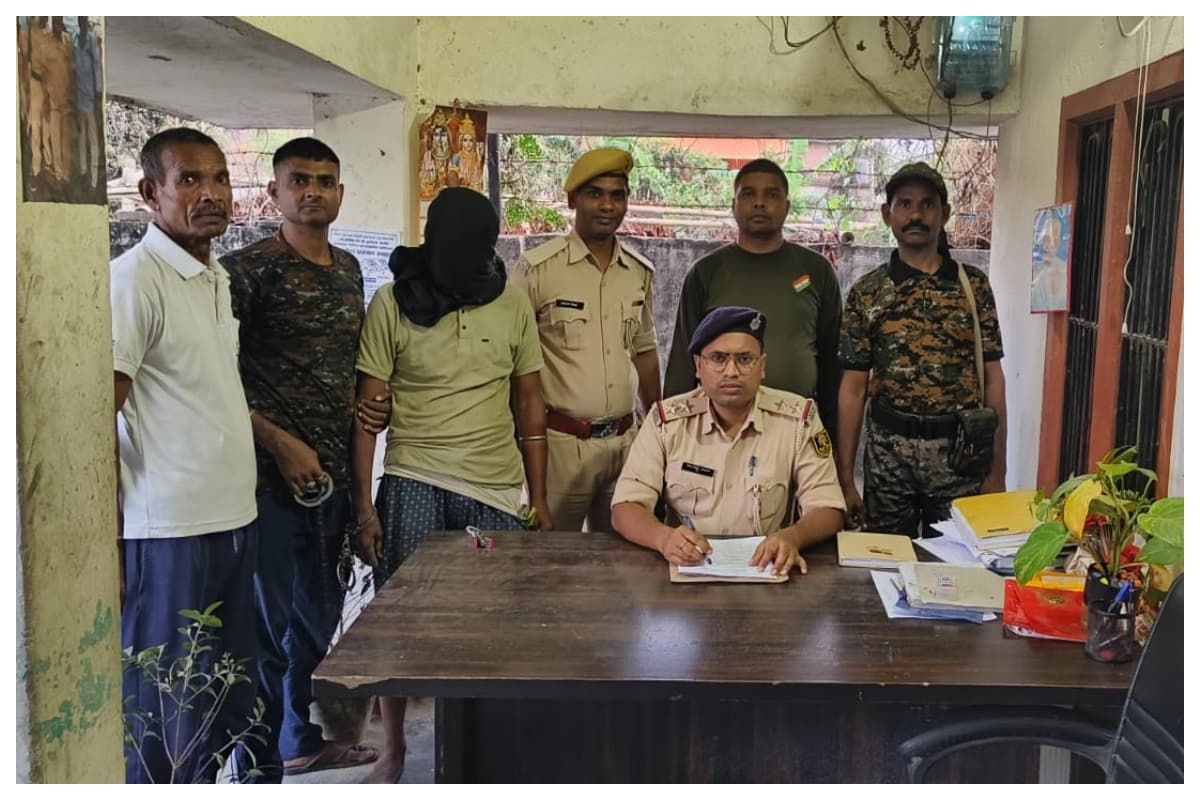 Sitamarhi Thief caught red-handed stealing a scooter in Mohanpur, arrested by police
