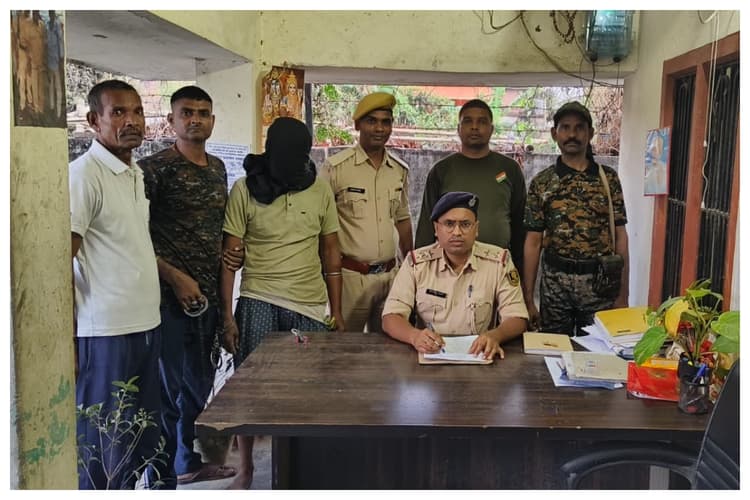 Sitamarhi: मोहनपुर में स्कूटी चोरी करते रंगे हाथ पकड़ा गया चोर, पुलिस ने किया गिरफ्तार