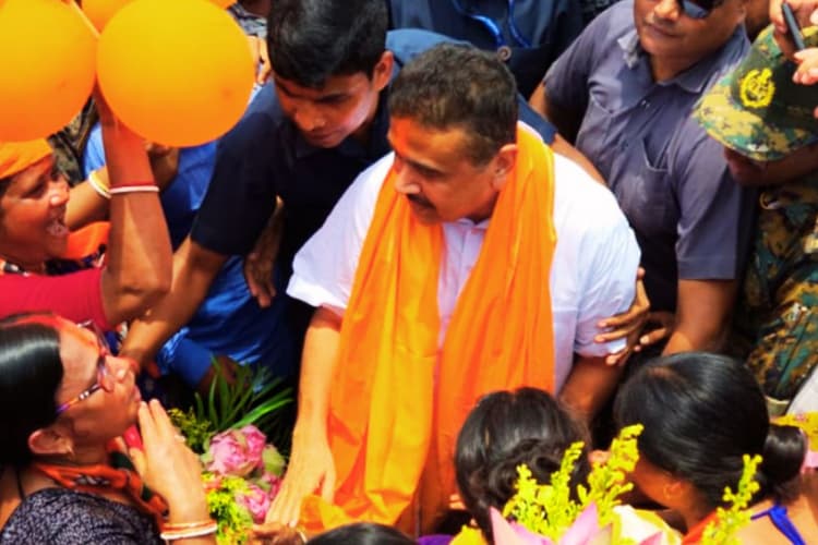 ममता बनर्जी को धूल चटाने के बाद शुभेंदु अधिकारी का 60 फीसदी वोट और 100 साल तक सरकार का दावा