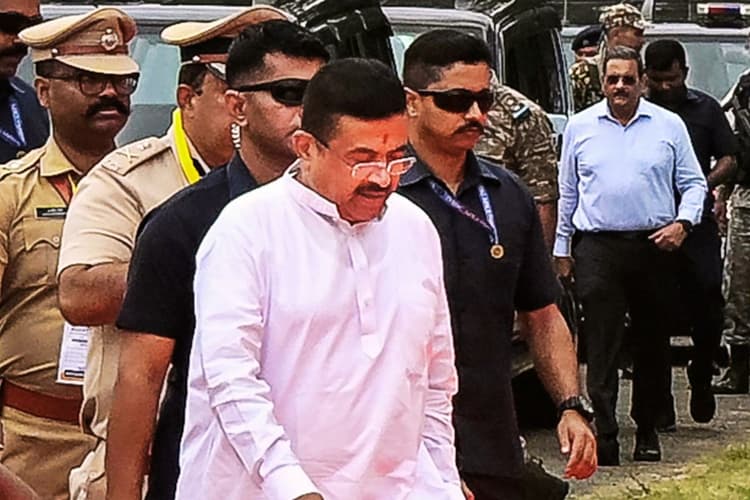 हकीमपुर बॉर्डर पर भारी हलचल, शुभेंदु अधिकारी का अल्टीमेटम- जल्दी भागो, घुसपैठियों के दाना-पानी पर भी रोक