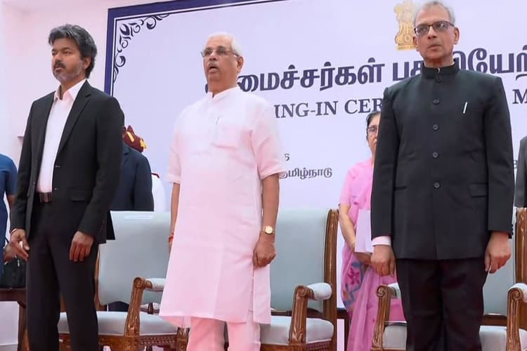तमिलनाडु के सीएम विजय ने किया कैबिनेट का विस्तार, दो कांग्रेसी सहित 23 मंत्रियों ने ली शपथ