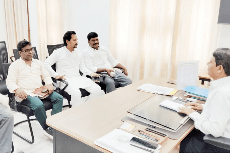 भीषण गर्मी के बीच सासाराम में पानी के लिए त्राहिमाम, नगर आयुक्त से मिले भाजपा नेता