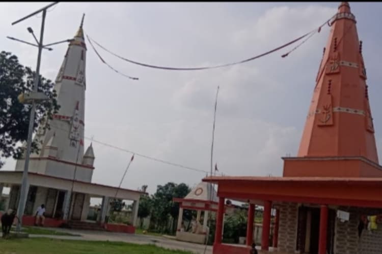 आस्था का अटूट केंद्र है अररिया का ऐतिहासिक शंकरपुर शिव मंदिर: कुदाल लगने से निकला था खून, सावन और शिवरात्रि में उमड़ती है भारी भीड़
