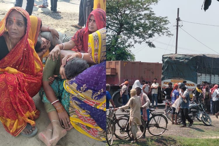 भेलदी थाना क्षेत्र के एनएच-722 पर हुआ हादसा, ग्रामीणों की जुटी भीड़
