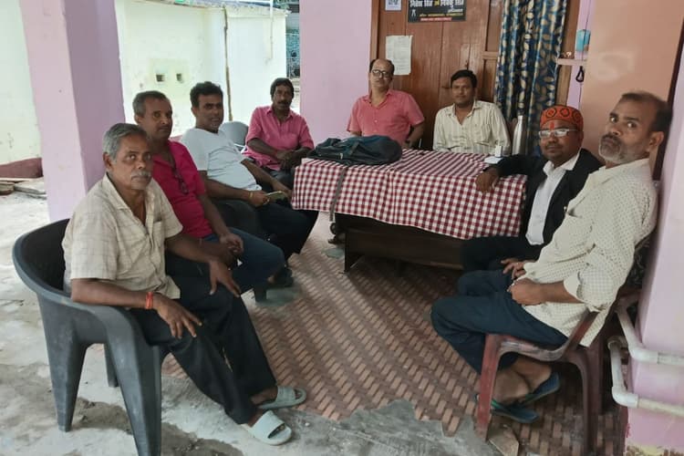 कटिहार में बिजली संकट पर भड़का जन आक्रोश: वार्ड 30 के उपभोक्ता एकजुट, पार्षद ने दी उग्र आंदोलन की चेतावनी