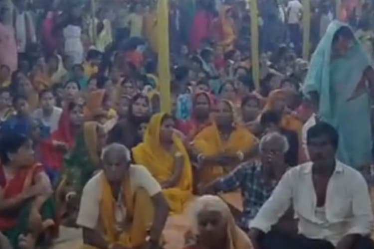 Saran News : रामचरितमानस जिंदगी जीने का सही तरीका सिखाती है - चित्राली उपाध्याय; विराट शतचंडी महायज्ञ में उमड़ी भीड़