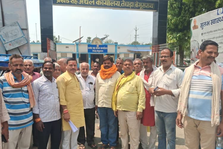 बेगूसराय में PACS चुनाव में नामांकन के आखिरी दिन उमड़ी भीड़, कई पंचायतों में कांटे की टक्कर