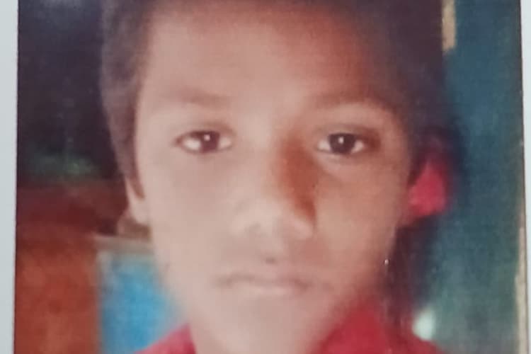 Gopalganj News : 10 वर्षीय छात्र के लापता होने से परिजन परेशान, गोपालगंज में जारी है तलाश