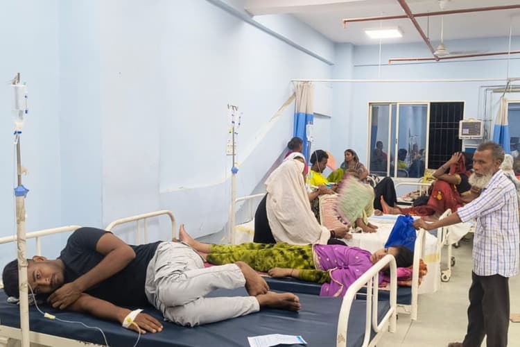 Gopalganj News : भीषण गर्मी से अस्पतालों में बढ़े मरीज, इमरजेंसी वार्ड फुल