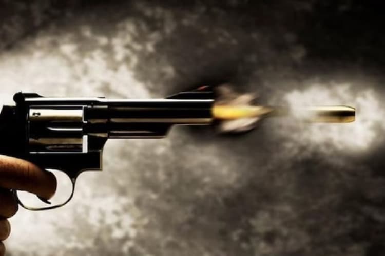 राजनीतिक विवाद में चली गोली, युवक घायल; पुलिस ने 9 को किया गिरफ्तार