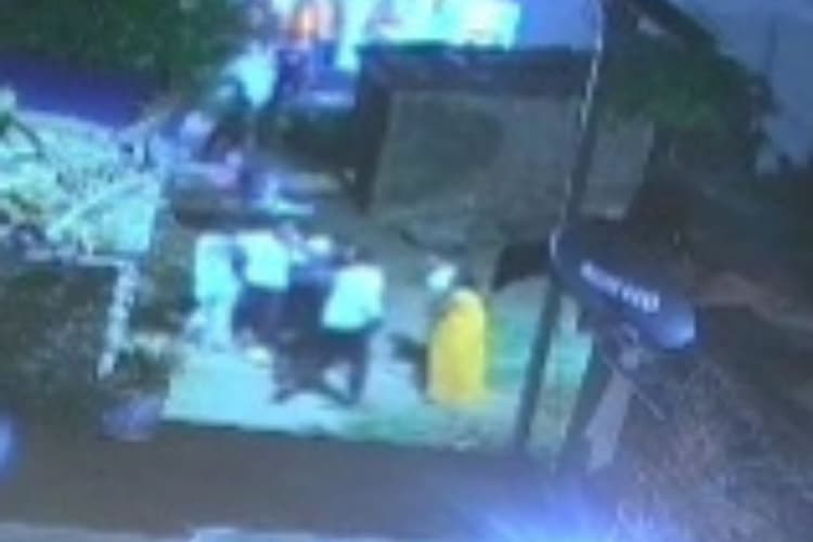 नालंदा में जेल से छूटते ही पुरानी रंजिश में आरोपी ने पति-पत्नी को पीटा, CCTV में कैद हुई पूरी वारदात
