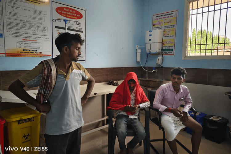 रोहतास में शॉर्ट सर्किट से घर में लगी भीषण आग, झुलसे दो सगे युवक गंभीर रूप से घायल, सदर अस्पताल रेफर