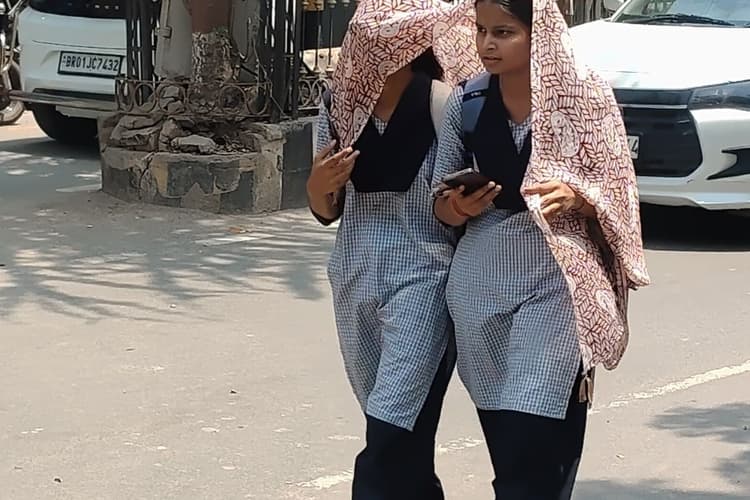 Saran News : लू, डिहाइड्रेशन व पेट दर्द के मरीजों की संख्या बढ़ी, अस्पताल प्रशासन अलर्ट