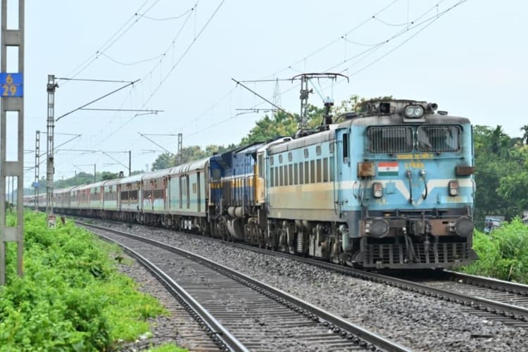 रेल यात्रियों के लिए खुशखबरी, कटिहार-भागलपुर के बीच आज से चलेगी स्पेशल ट्रेन; सिकंदराबाद-नाहरलगुन के फेरे भी बढ़े, देखें टाइम टेबल