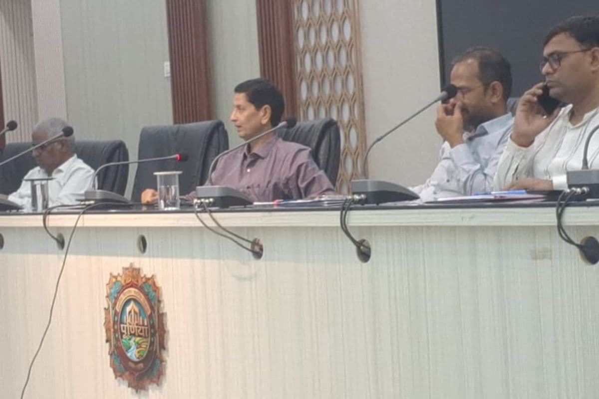 किसान पंजीकरण में पूरे बिहार में नंबर-1 बना पूर्णिया, प्रभारी डीएम ने थपथपाई अधिकारियों की पीठ; दिए कई अहम निर्देश
