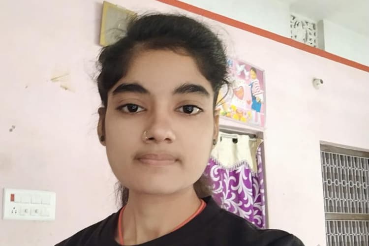 बिहार पुलिस में चयन से राजापाकर में खुशी की लहर, काजल ने रचा इतिहास