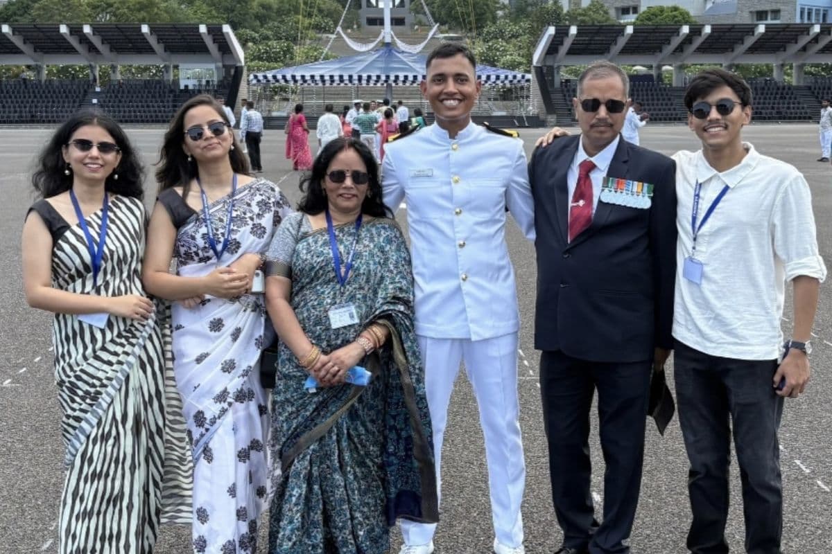 सीवान के लाल ने बढ़ाया मान, रजनीश कुमार सिंह भारतीय नौसेना में बने सब लेफ्टिनेंट
