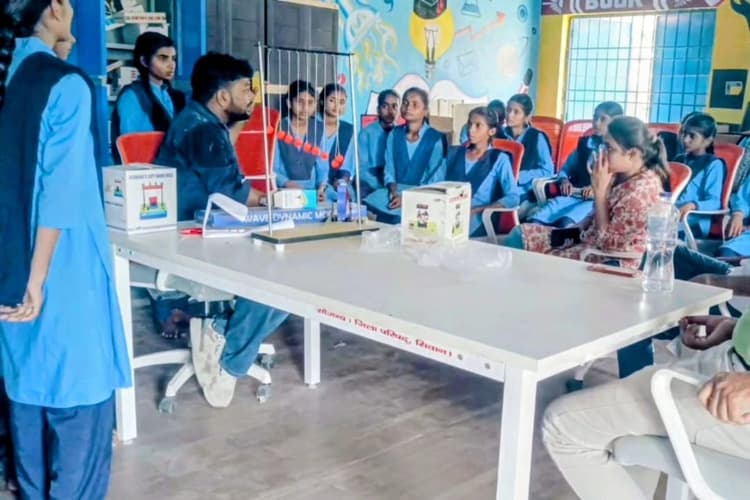 सीवान के विद्यालय में नवाचारी विज्ञान गतिविधि, छात्रों ने किया प्रायोगिक अध्ययन