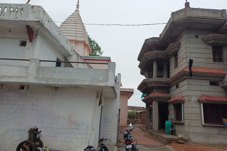 कैमूर के कुल्हड़िया धाम के महंत पर जानलेवा हमला, गंभीर रूप से घायल; वारदात के बाद आरोपी फरार