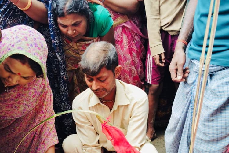 सर्पदंश के बाद अस्पताल ले जाते समय महिला ने तोड़ा दम