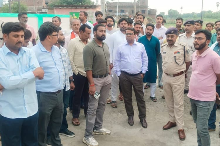 सरकारी जमीन या मंदिर की भूमि को लेकर दो पक्ष आमने-सामने, प्रशासन ने किया हस्तक्षेप