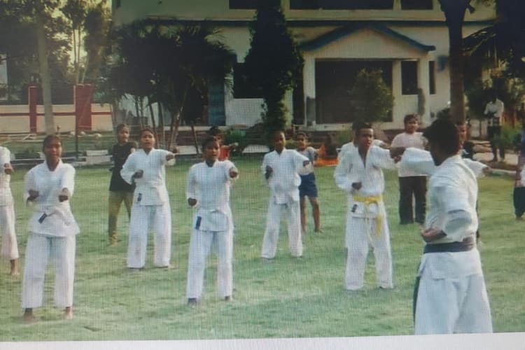 कराटे खिलाड़ियों का दमदार प्रदर्शन, 33 प्रशिक्षुओं ने पास किया बेल्ट टेस्ट कराटे