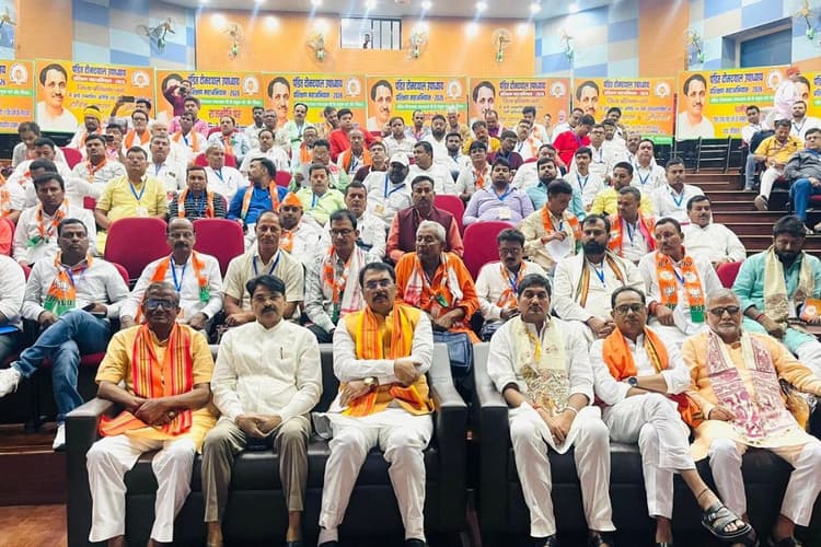 गोपालगंज: भाजपा प्रदेश अध्यक्ष संजय सरावगी ने कार्यकर्ताओं को किया संबोधित