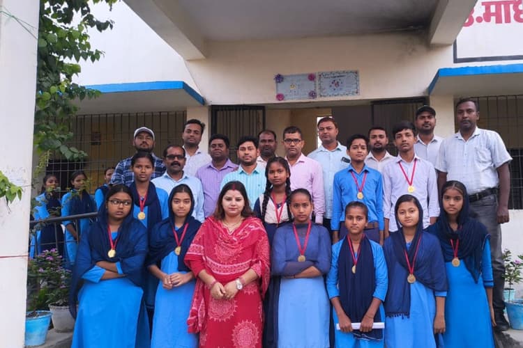 मेगा क्विज में चमके गांव के छात्र, मेडल और सम्मान पाकर बच्चों के चेहरे खिले