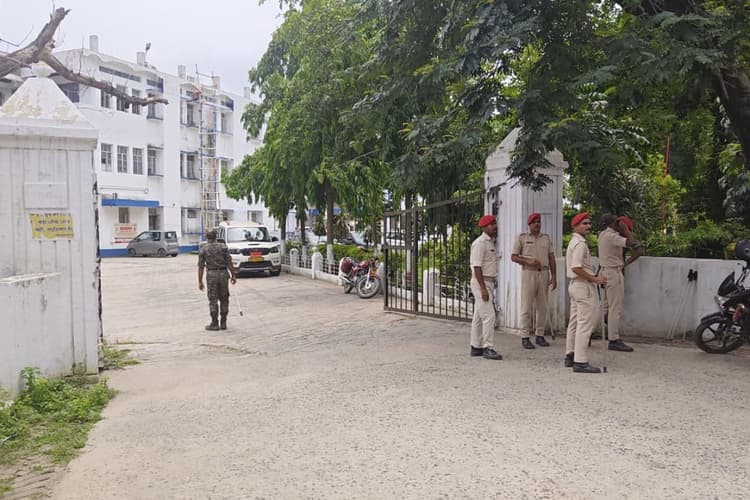 कटिहार नगर निगम और 7 नगर पंचायतों में सशक्त स्थायी समिति चुनाव की वोटिंग शुरू; रसूखदार पदों के लिए पार्षदों में मची होड़