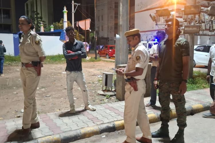 पूर्णिया जीएमसीएच में मरीज की मौत पर बवाल: डॉक्टरों से बदसलूकी करने वाले 4 हुड़दंगियों पर धारा 107 के तहत कार्रवाई, अन्य की तलाश जारी