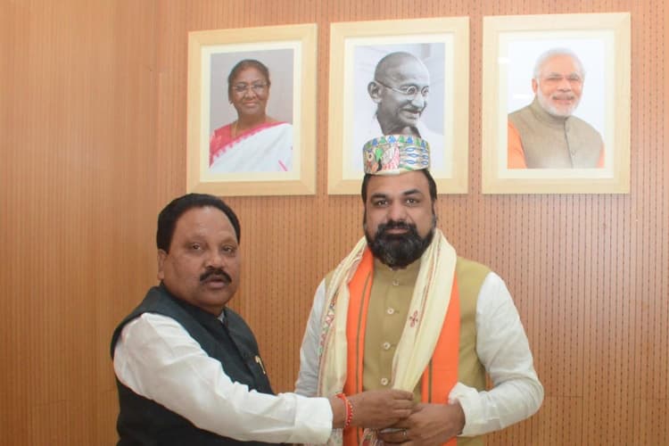 सीमांचल के समग्र विकास को लेकर मुख्यमंत्री आवास में बड़ी बैठक, सांसद प्रदीप सिंह ने CM सम्राट चौधरी को सौंपे कई अहम प्रस्ताव