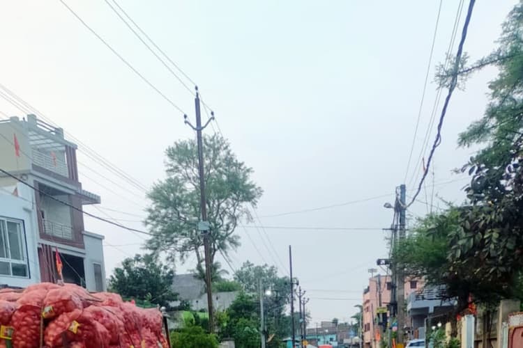 पूर्णिया में मौसम का मिजाज बदला: पुरवैया हवा से सुबह खुशनुमा, लेकिन अगले 48 घंटे तेज आंधी और मूसलाधार बारिश के आसार; मौसम विभाग ने किया अलर्ट